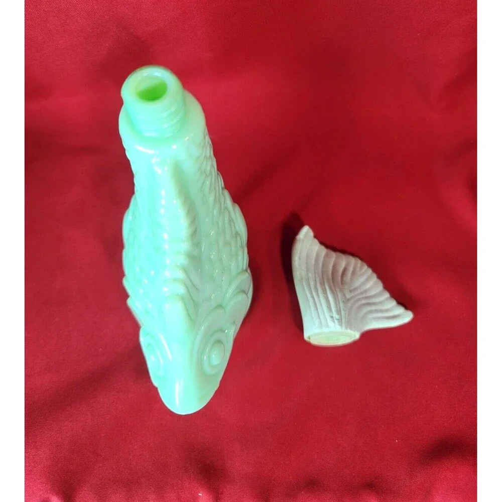 Avon Mint Jadeite Koi Fish Topaz Foaming Bath Oil w/ Plastic Green Tail